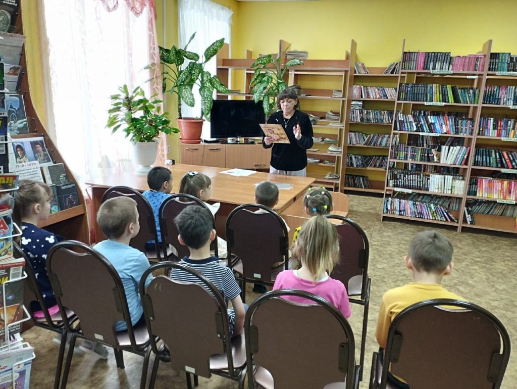 9 апреля в библиотеке села Пахачи состоялся познавательный час "Космическая одиссея"