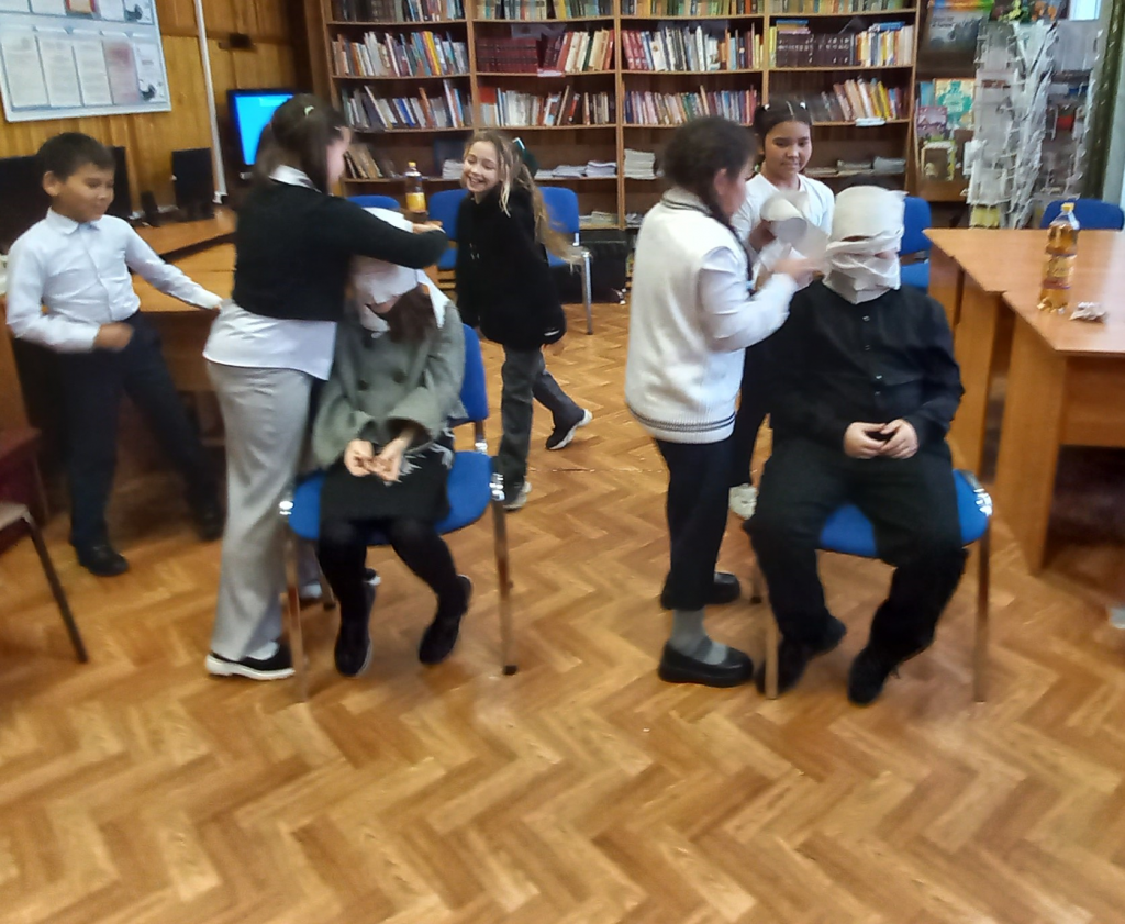 «Аты-баты, шли солдаты!» игровая программа в детской районной библиотеке.