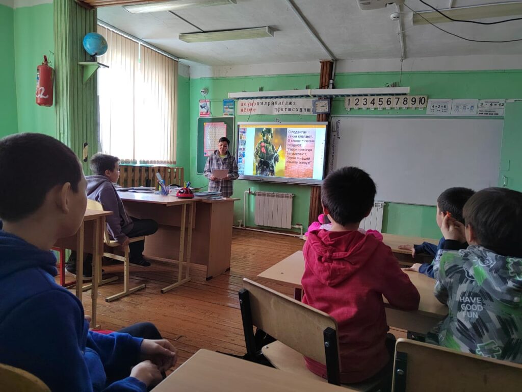 В Среднепахачинской средней школе прошли беседы по патриотическому воспитанию для школьников.