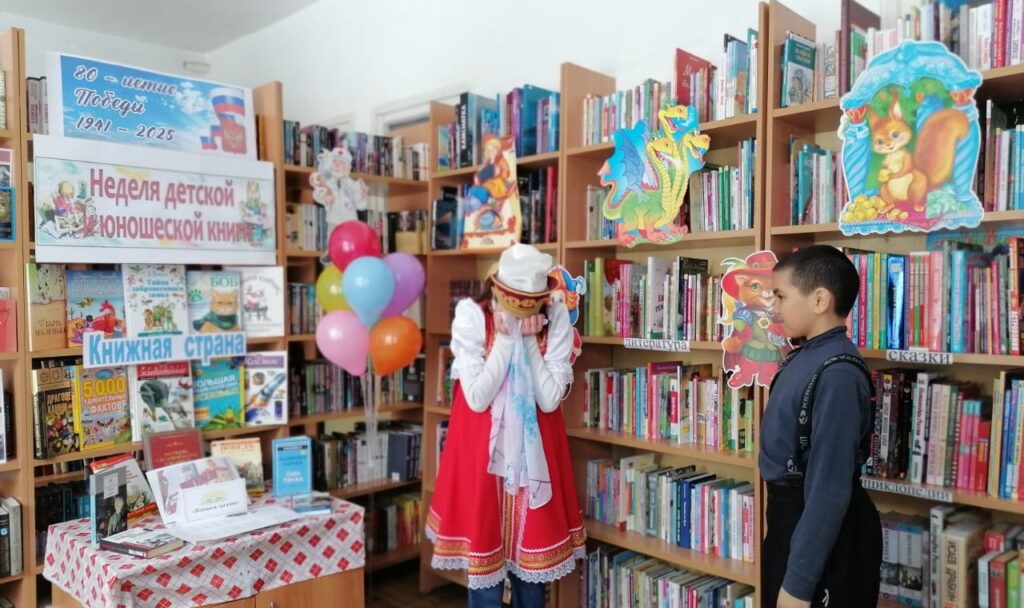 Открытие "Книжкиной недели" в селе Апука.