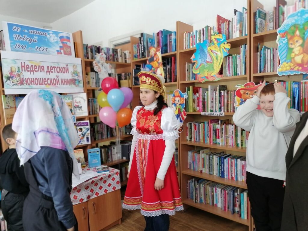 Открытие "Книжкиной недели" в селе Апука.